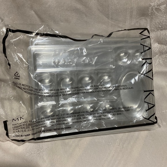 Mary Kay Plastic Make Up Tray Holders. - Picture 1 of 2